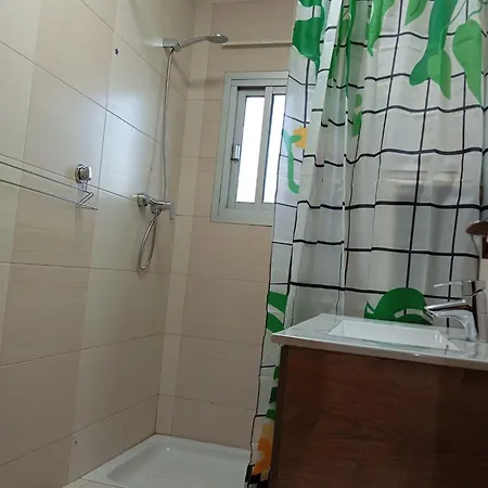 Con Bano Privado Cerca De La Catedral En Zona Con Aparcamiento Gratis Homestay *