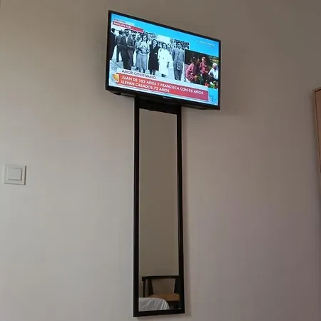 Con Bano Privado Cerca De La Catedral En Zona Con Aparcamiento Gratis Homestay *