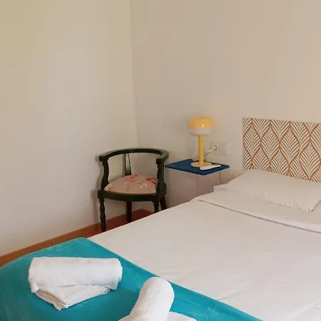 Con Bano Privado Cerca De La Catedral En Zona Con Aparcamiento Gratis Homestay