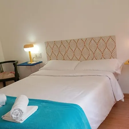 Con Bano Privado Cerca De La Catedral En Zona Con Aparcamiento Gratis Homestay *