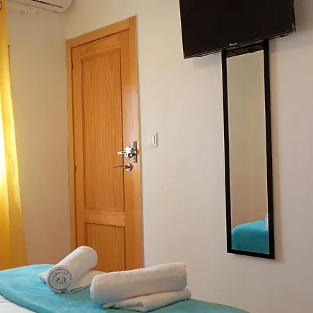 Con Bano Privado Cerca De La Catedral En Zona Con Aparcamiento Gratis Homestay Jaen
