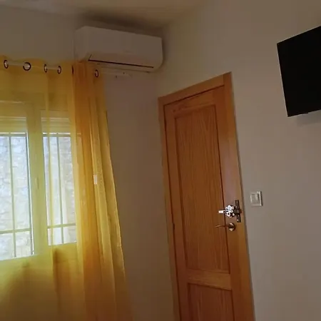 Con Bano Privado Cerca De La Catedral En Zona Con Aparcamiento Gratis *