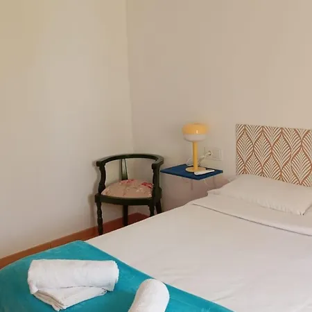 Con Bano Privado Cerca De La Catedral En Zona Con Aparcamiento Gratis *