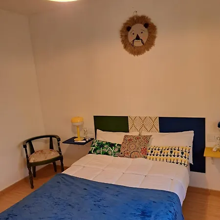 Con Bano Privado Cerca De La Catedral En Zona Con Aparcamiento Gratis Δωμάτια σε οικογενειακή κατοικία Jaén