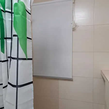 Con Bano Privado Cerca De La Catedral En Zona Con Aparcamiento Gratis Δωμάτια σε οικογενειακή κατοικία *