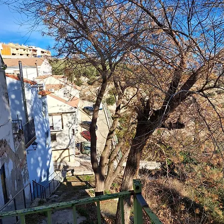 Con Bano Privado Cerca De La Catedral En Zona Con Aparcamiento Gratis Δωμάτια σε οικογενειακή κατοικία Jaén